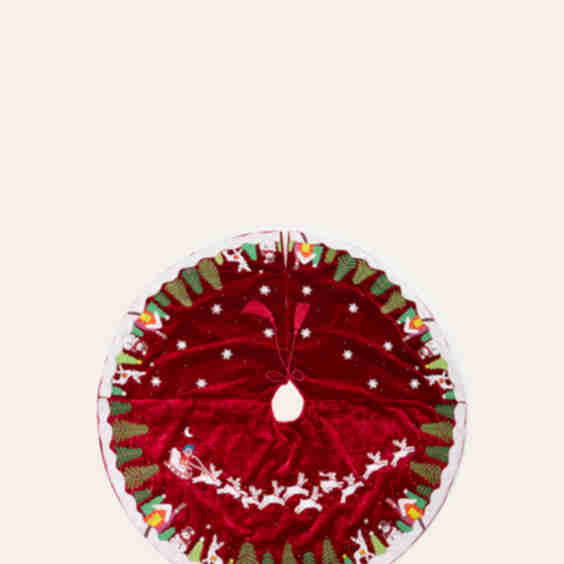Santa On Sleigh Beaded Tree Skirt 