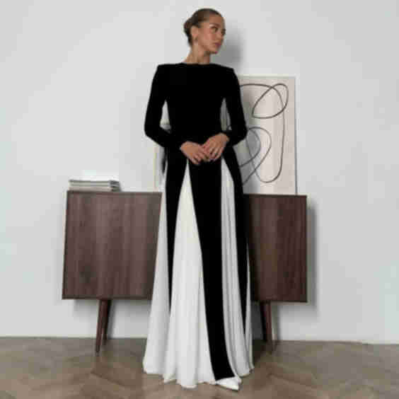 Allison | Elegant Long-Sleeve Pleated Maxi Dress