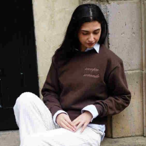 'Siempre Soñando' Embroidered Brown Crewneck