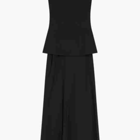 Long sleeveless dress with straight neckline