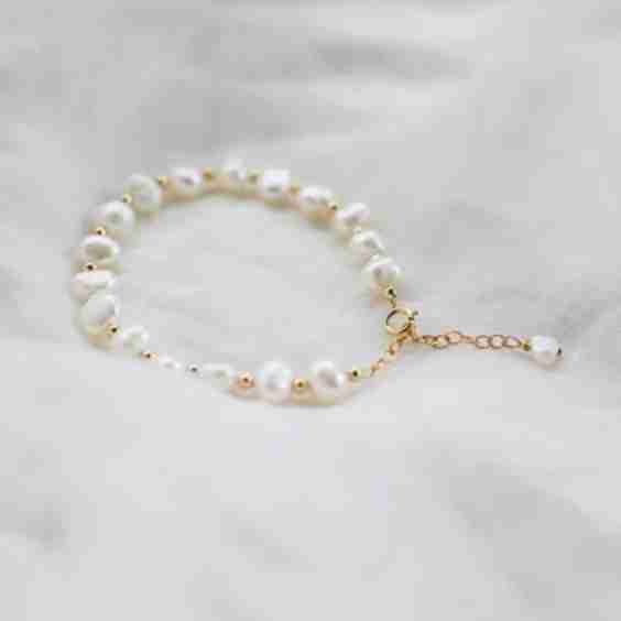 Retro Romance Pearl Bracelets