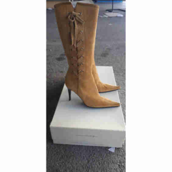 Heeled Boot in Suede (Pre-Owned)