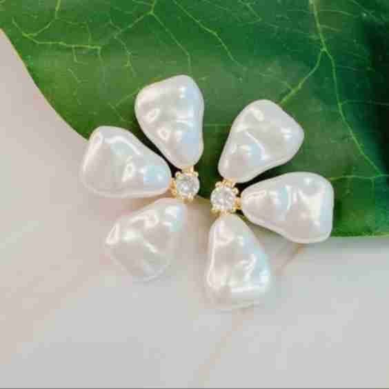 Three Petal Pearl Earring