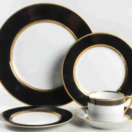 Renaissance Black On White 40 Piece Estate Set
