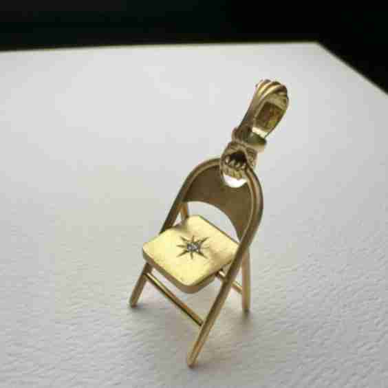 Sweet Chairiot Mechanical Folding Chair Pendant