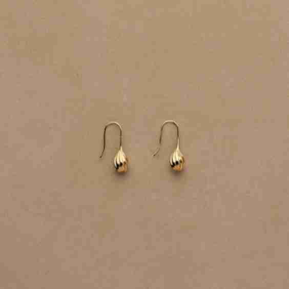Small Ribbed Drop Earrings