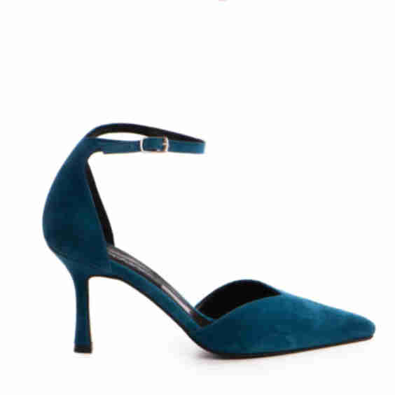 Classy Pumps with Sharp Pointed Toe