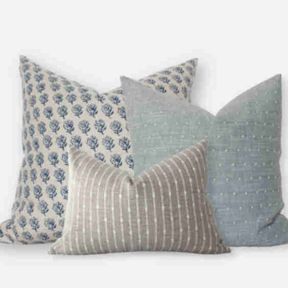 Arilene Sofa Pillow Combo 