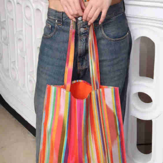 Lenticular Tote in Rainbow Stripe