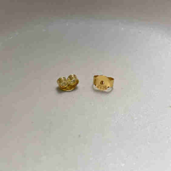 Floating Earring Capsule 