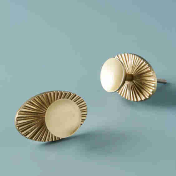 Alister Knobs Set of 2