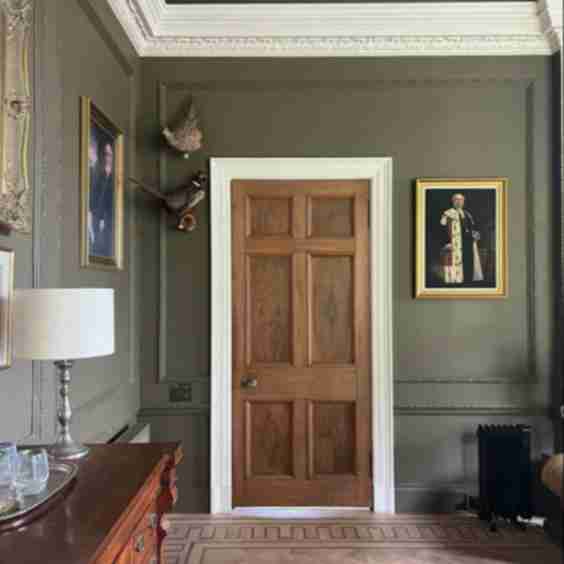 Salon Drab No. 290 Paint