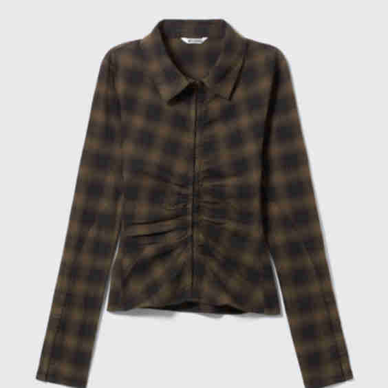 Long-Sleeved Fitted Satin Shirt