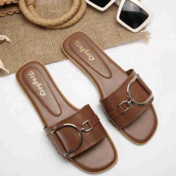 Fashionable Buckle Decor Flat Sandals