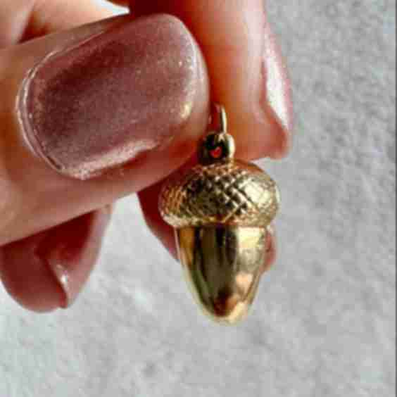 Victorian 9ct Acorn Pendant