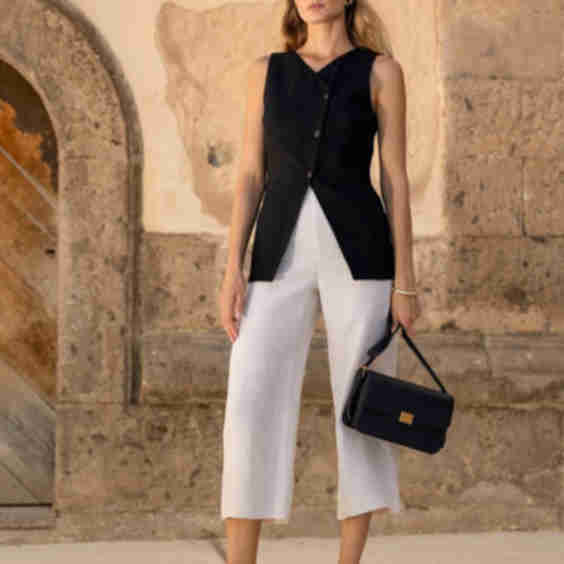 V-neck Linen Vest Top Remi