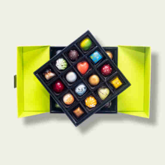 32 Piece Signature Gift Box