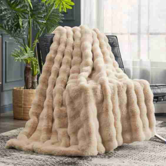 Luxurious Bubble Faux Fur Throw Blanket