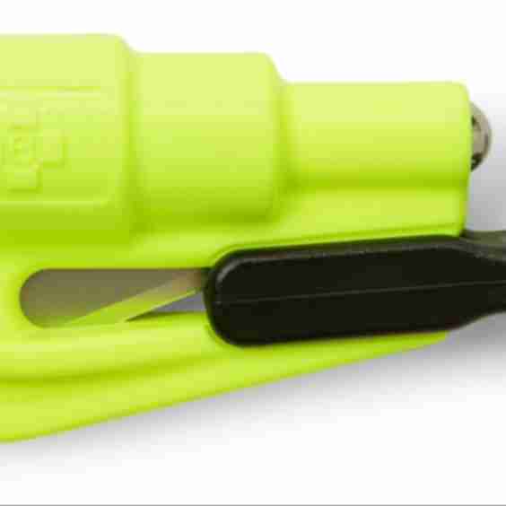 Original 2 In 1 Emergency Keychain Car Escape Tool