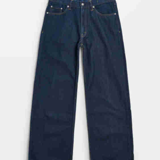 Low-Waist Wide-Leg Jeans