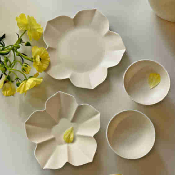Eunseol Matte Porcelain Pedestal Cup & Plate Set