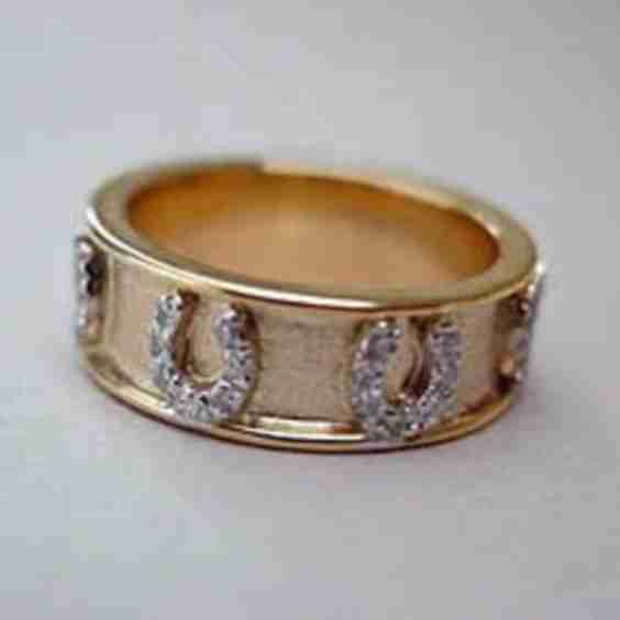 14k Gold Wedding Band Style Ring with Horseshoes