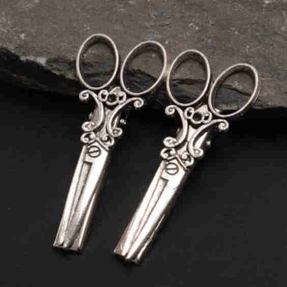 Vintage Horror Protagonist Sciccor Hairclip