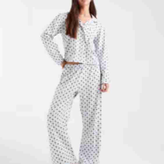 Pigiama A Fiori Con Camicia A Maniche Lunghe E Pantaloni