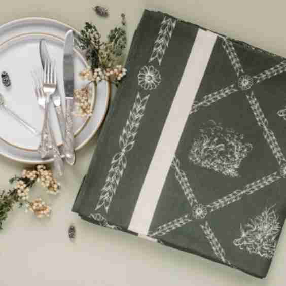 Countryside Charm Tablecloth