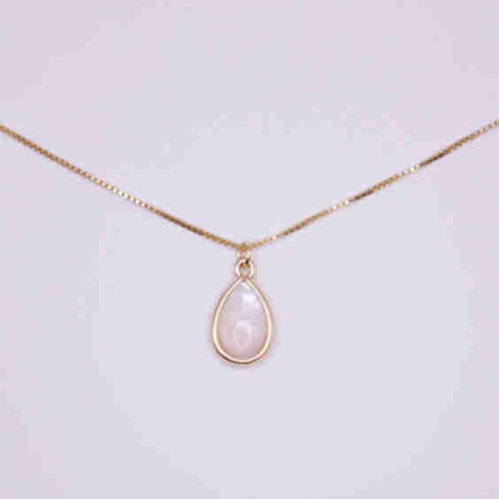 Mother Pearl Teardrop Gold Necklace