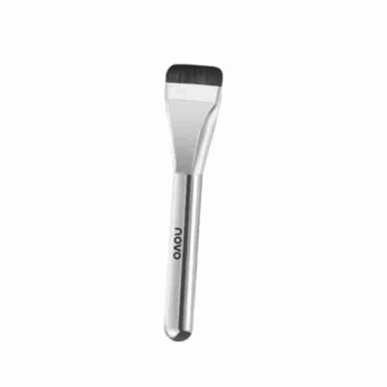 Streak-Free Line-Shape Foundation Brush