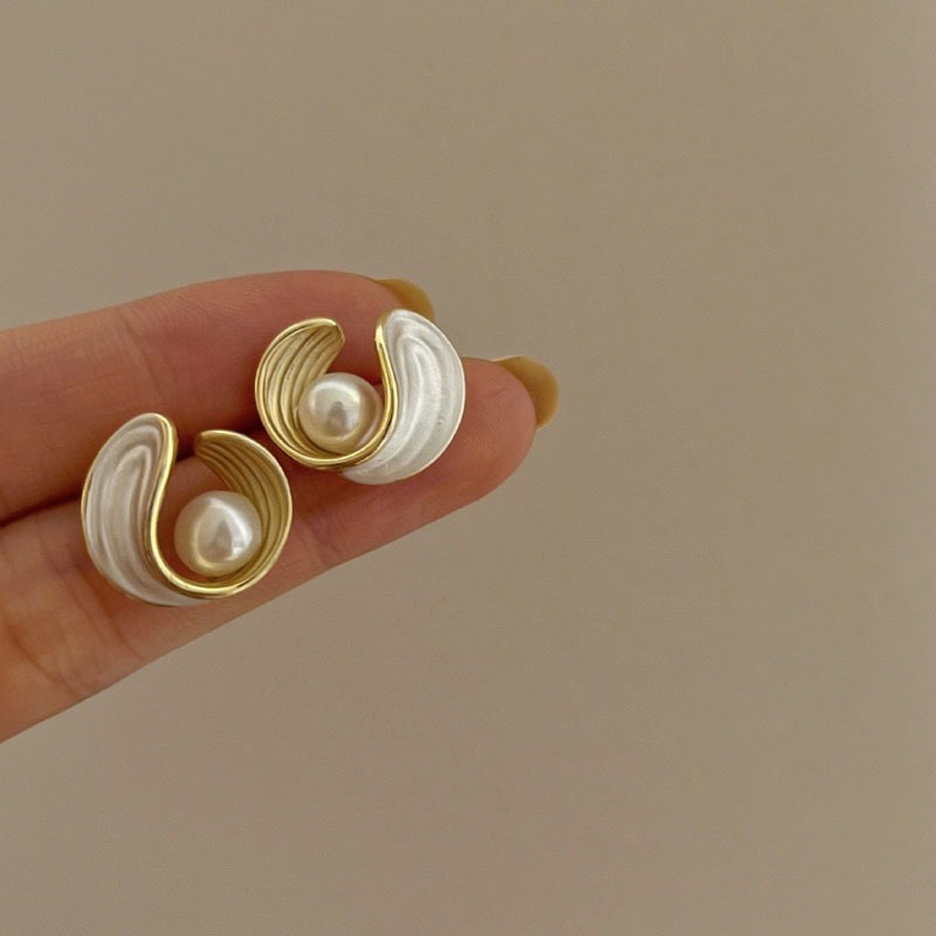 Infinity Loop Sea Shell 3D Earrings