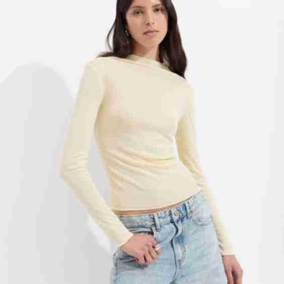 Golf T-shirt with ruffled trim