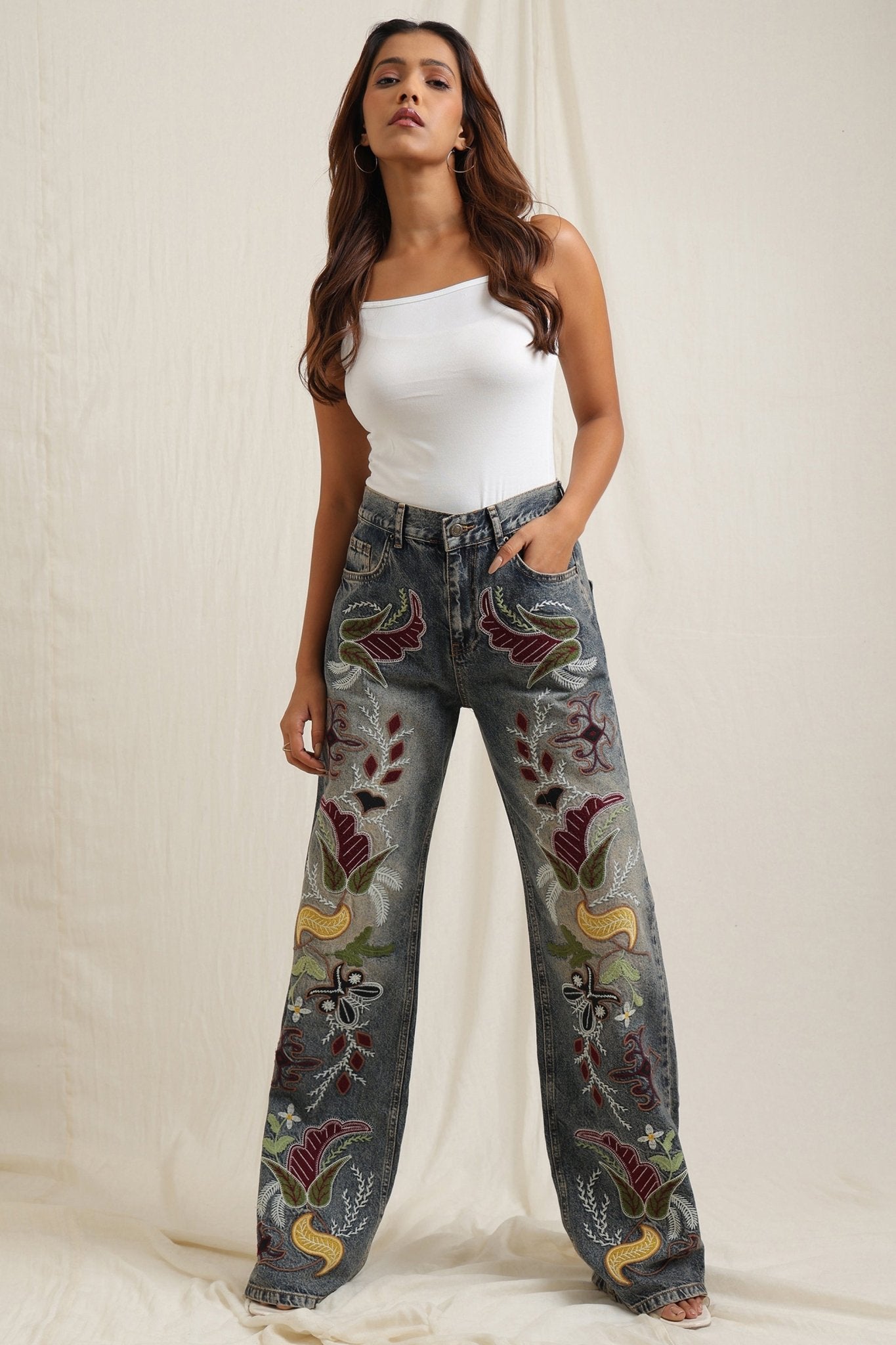Loose Embroidered Jeans