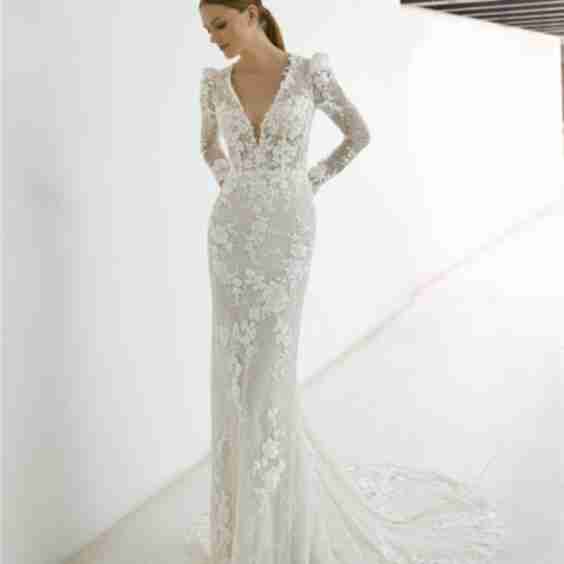 Aysun Mermaid Dress With V-Neckline